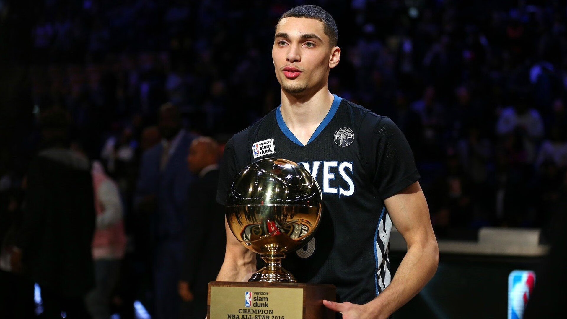 再见皇马!2亿巨星彻底失宠!一进一出解决内讧,挖英超头牌替代